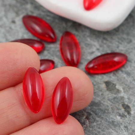 Kaboszon szklany Siam Ruby wrzeciono 15x7mm