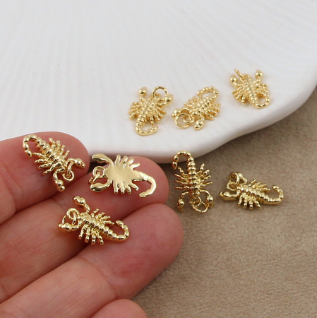 Zawieszka skorpion mosiądz złocony 15x9mm