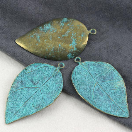 Metalowy liść mosiądz patynowany 70x40mm