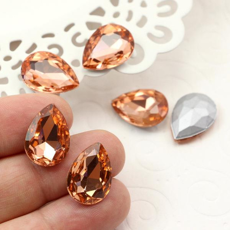 Kaboszon szklany łezka fasetowana brzoskwiniowa 18x13mm