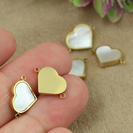 Łącznik serce z masą perłową stal szlachetna pozłacana PVD 15x10mm