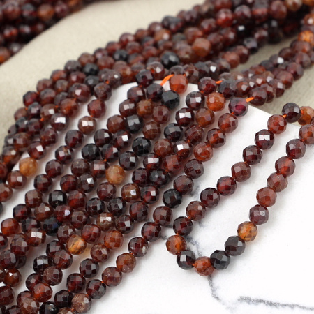 Granat/hessonit kula fasetowana 5mm [sznur 39cm]