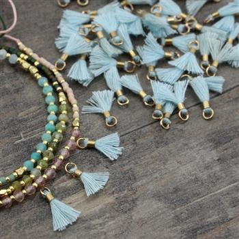 Mini chwost ze złotym ogniwem i tulejką błękitny 12x2mm [4szt]