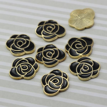 Złota różyczka płaska emaliowana czarna 15x13mm