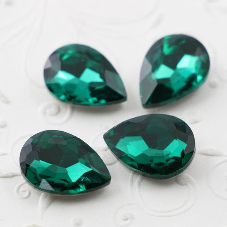 Kaboszon szklany łezka fasetowana emerald 18x13mm