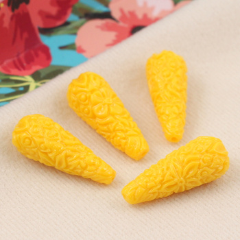 Rzeźbiona kropla żółta 28x11mm