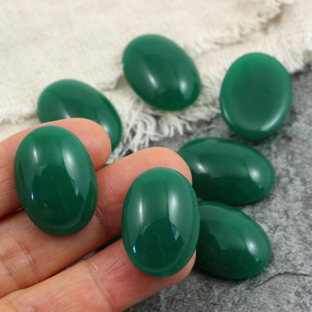 Kaboszon szklany Milky Green owal 25x18mm