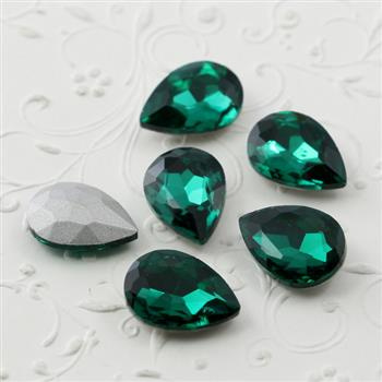 Kaboszon szklany łezka fasetowana emerald 18x13mm