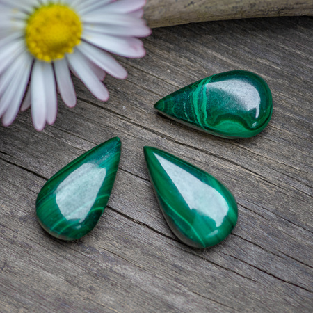 Kaboszon malachit naturalny 17x10mm [ze skazą]