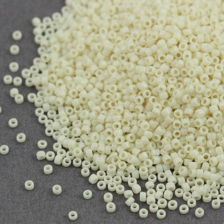 Toho Round 15/0 Opaque Lt Beige [5g]