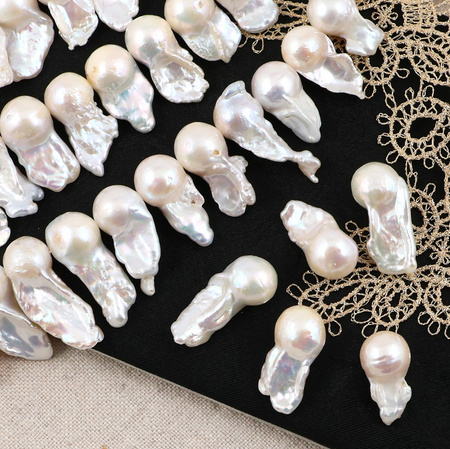 Perła słodkowodna baroque biała 25x10mm