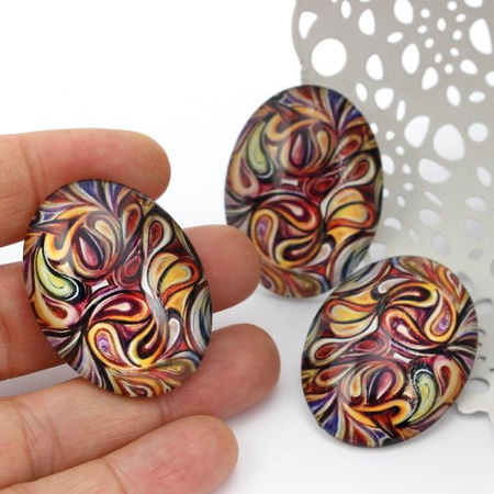 Kaboszon szklany z grafiką wzorki różowe owal 40x30mm