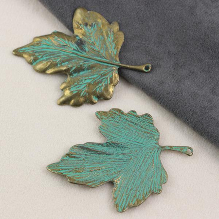 Metalowa zawieszka liść mosiądz patynowany 64x47mm