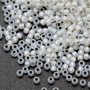 Toho Round 11/0 Silver-Lined Milky White [10g]