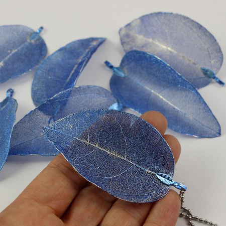 Zawieszka liść ażurowy niebieski