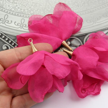 Szyfonowy kwiatek w tulejce fuksja 80mm