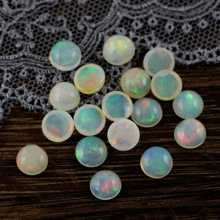 Kaboszon okrągły opal etiopski 6mm