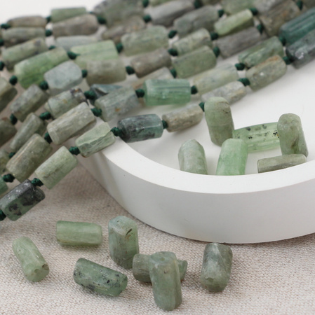 Kyanit zielony wałek mat 12x7mm