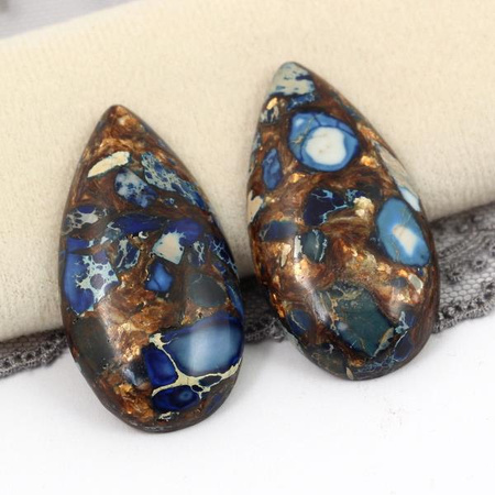 Kaboszon jaspis granatowy w żywicy łezka 43x22mm