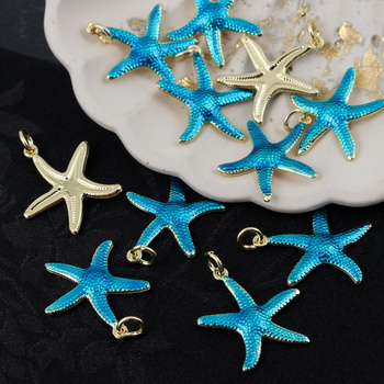 Zawieszka rozgwiazda mosiądz złocony emalia niebieska metaliczna 22mm