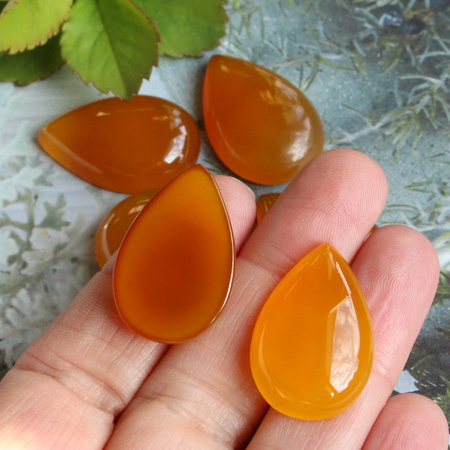 Kaboszon agat brazylijski łezka żółta 30x20mm