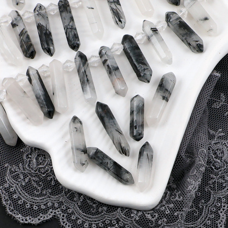 Kwarc turmalinowy zawieszka grot 20-30mm