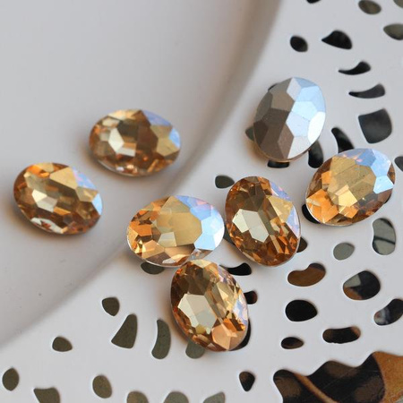 Kaboszon szklany owal fasetowany golden shadow 18x13mm