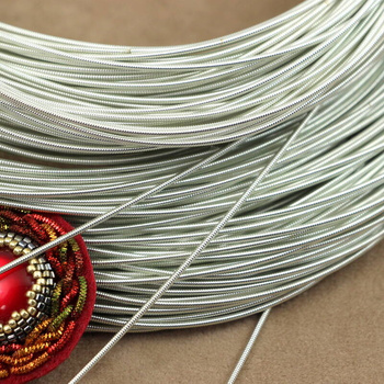 Bajorek do haftu twardy srebrny 1,25mm [ 4g ]