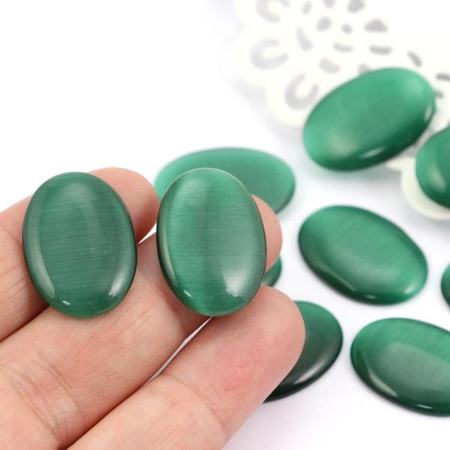 Kaboszon kocie oko owal szmaragdowy 25x18mm