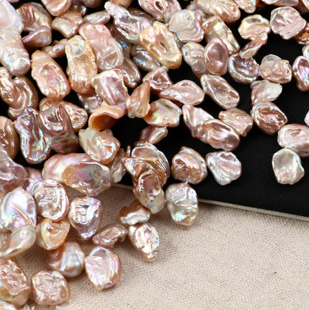 Perła słodkowodna keshi różowa nieregularne płatki 10-20mm