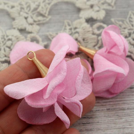 Ozdobny kwiatek w tulejce jasny różowy 50mm