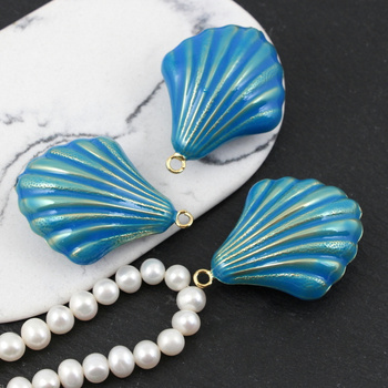 Zawieszka muszla mosiądz złocony emalia niebieska 41mm