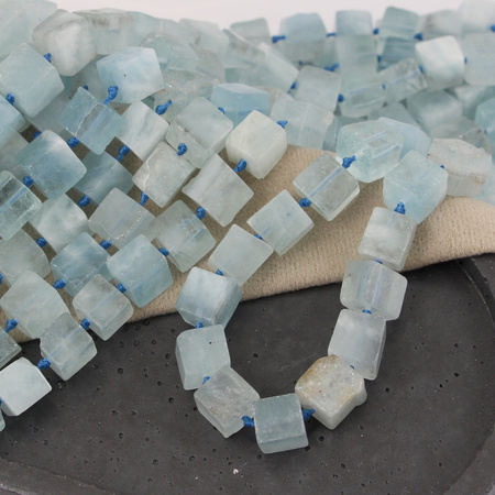 Akwamaryn kostka 10mm
