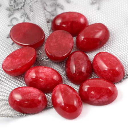 Kaboszon jadeit czerwony owal 18x13mm