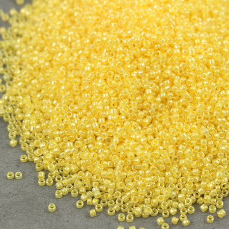 Toho Round 15/0 Lemon Chiffon [5g]