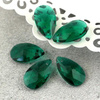 Kryształek szklany łezka fasetowana szmaragdowa 22x13mm