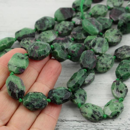 Zoizyt z rubinem owal fasetowany 18x14mm