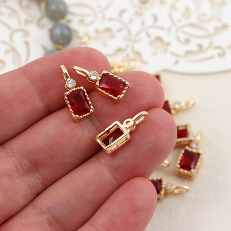 Zawieszka w złotej oprawie red deluxe 16x6mm