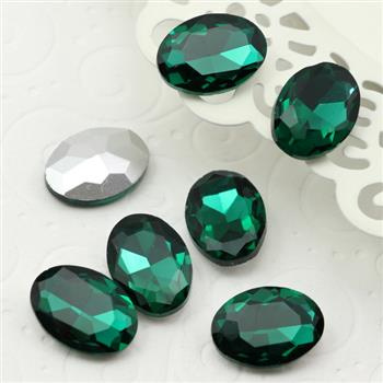 Kaboszon szklany owal fasetowany emerald 18x13mm
