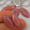 Kaboszon szklany Milky Pink - Silver Foiled wrzeciono 20x10mm