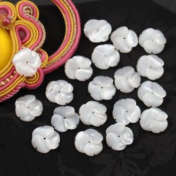 Muszla perłowa kwiatek 10mm