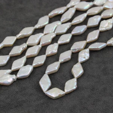 Perła słodkowodna romb biała 16x9mm