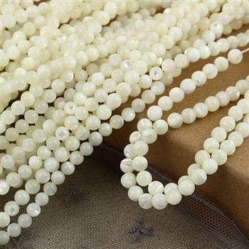 Muszla kremowa kula gładka 5mm [sznur 40cm]