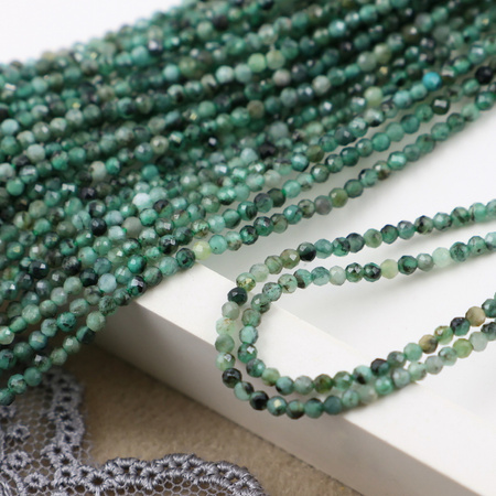 Szmaragd kula fasetowana 2mm [sznur 39cm]