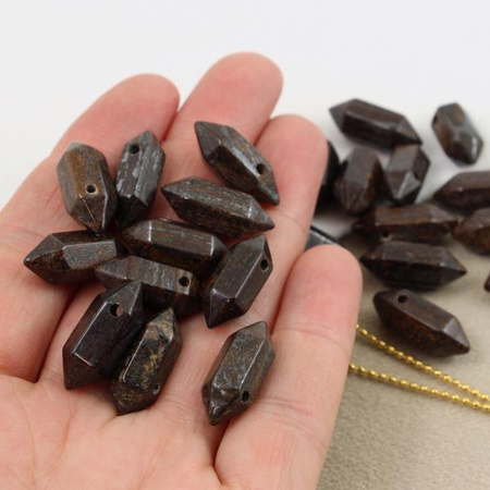 Bronzyt zawieszka grot 20x9mm