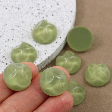 Kaboszon akrylowy moneta z falą pistacjowa 18mm