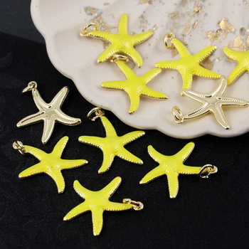 Zawieszka rozgwiazda mosiądz złocony emalia limonka 22mm