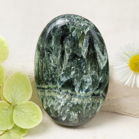 Kaboszon Serafinit 39x26x6mm