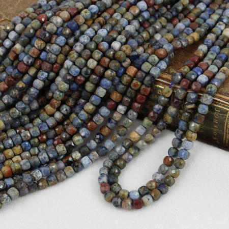 Dumortieryt kostka fasetowana 4mm [sznur 39cm]