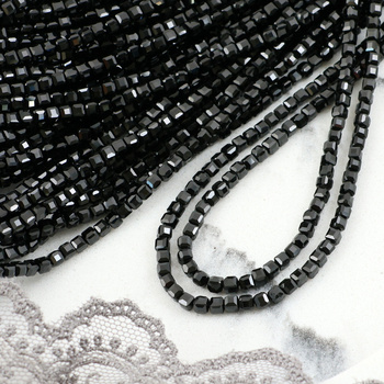 Spinel czarny kostka fasetowana 3mm [sznur 38cm]